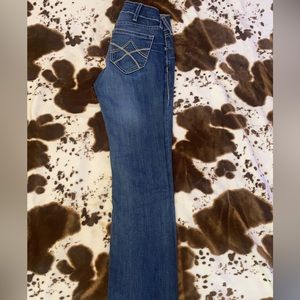ariat mid rise boot cut jeans
size 25/32”
